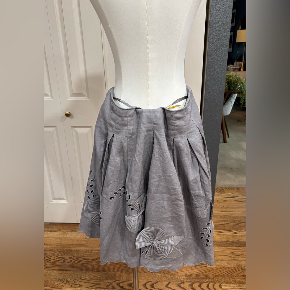 🩶2/$120🩶 ANTHROPOLOGIE Gray box-pleat, full/circle Skirt, Cutouts, appliqués - Picture 4 of 13
